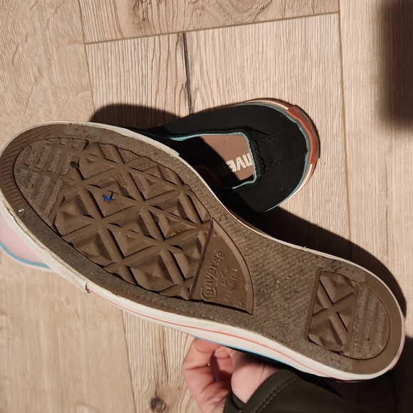 Converses - Picture 2 of 3